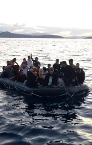 SON DAKİKA: İzmir’de 64 düzensiz göçmen kurtarıldı