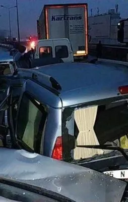 12 araç birbirine girdi! Yaralılar var