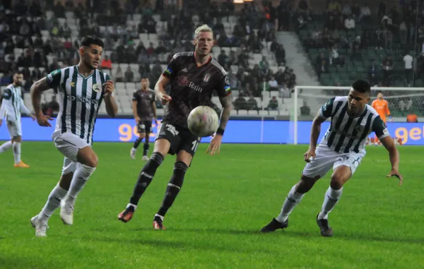 besiktas-giresunsporu-tayyip-talha-sanucun-muhtesem-rovesata-goluyle-yendi-1665256926838.jpg Beşiktaş Giresunspor'u Tayyip Talha Sanuç'un muhteşem röveşata golüyle yendi-4