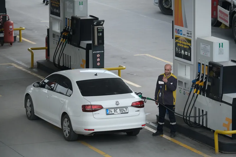 Son dakika akaryakıt zammı ve indirimi! BENZİN, MOTORİN, LPG fiyat listesi! Brent petrolde %0.49 düşüş! Petrol Ofisi, Opet, Shell, BP...-3