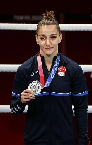 Tokyo Olimpiyat Oyunları'nda gümüş madalya kazanan Milli boksör Buse Naz Çakıroğlu hedeflerini anlattı