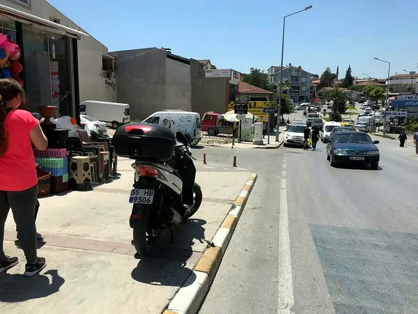 chpli-belediyede-sasirtan-olay-zabita-memuru-kendisine-ceza-kesti-1626374866720.jpg CHP'li belediyede şaşırtan olay: Zabıta memuru önce motosikletini kaldırıma park etti sonra kendisine ceza kesti-2