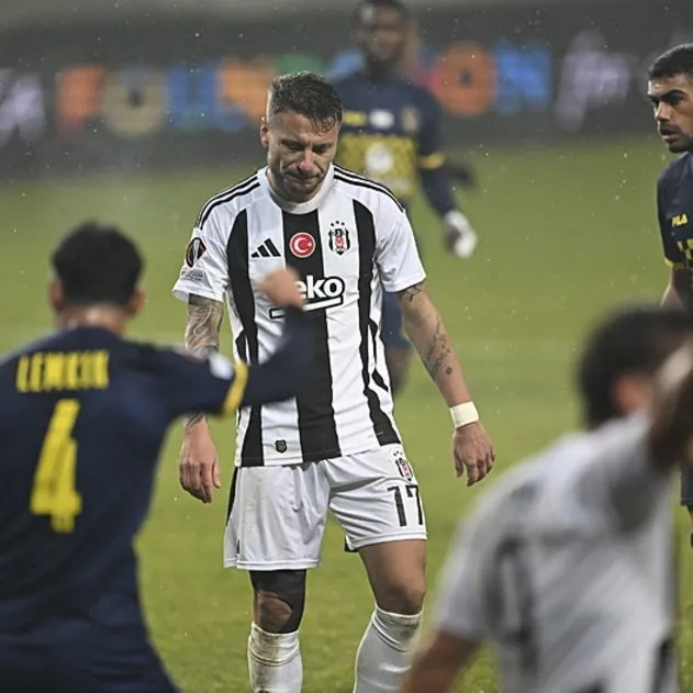 Spor yazarları Maccabi yenilgisini yorumladı! Van Bronckhorst’a ağır sözler: Beşiktaş havası kaçmış balon gibi