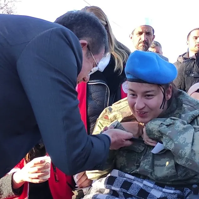 Şehidin engelli kardeşini mutlu eden an