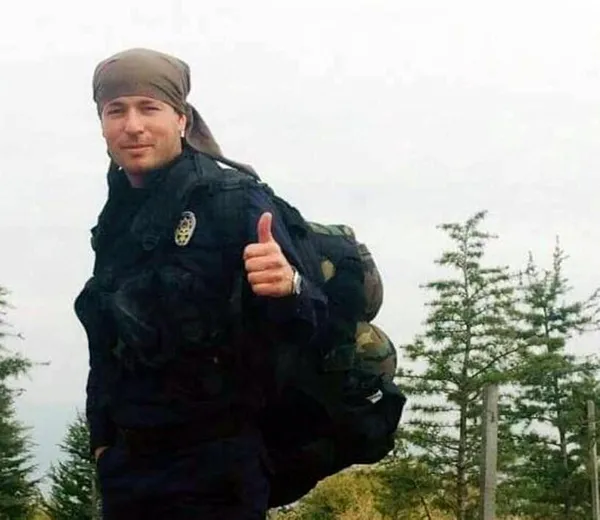 bingolde-sehit-olan-polis-memurunun-olaydan-4-gun-once-lokma-siparisi-verdigi-ortaya-cikti-13-yil-once-olen-an-1648203069464.jpg Bingöl'de şehit olan polis memurunun olaydan 4 gün önce lokma siparişi verdiği ortaya çıktı! 13 yıl önce ölen annesi için-3