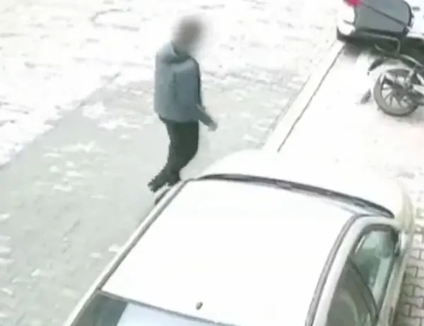 istanbul-esenyurtta-sokak-ortasina-buyuk-tuvaletini-yapti-o-anlar-kamerada-1638789401382.jpg İstanbul Esenyurt'ta sokak ortasına büyük tuvaletini yaptı! O anlar kamerada-2