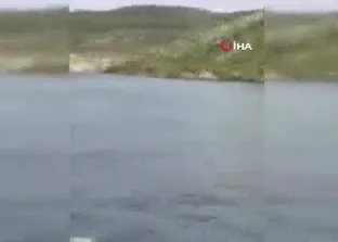 Şanlıurfa’nın Halfeti ilçesinde iki teknenin çarpışması sonucu yaşanan panik kameraya yansıdı