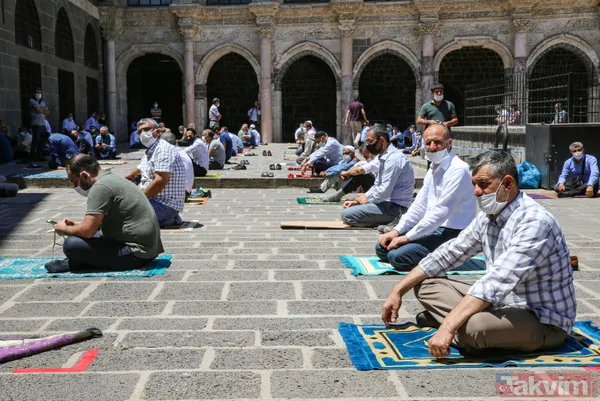 Koronavirüs sonrası ilk cuma namazı! Türkiye'nin dört bir yanından görüntüler geldi - 44
