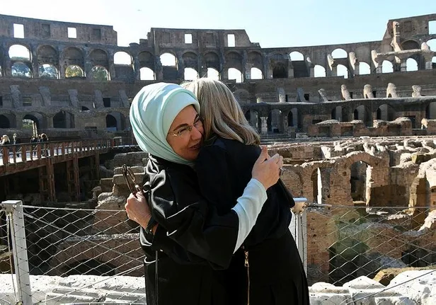 g-20de-turkiye-fransa-arasinda-first-lady-diplomasisi-emine-erdogan-ve-briddite-macron-dikkat-cekti-1635786816238.jpeg G-20’de Türkiye-Fransa arasında 'First Lady' diplomasisi! Emine Erdoğan ve Briddite Macron dikkat çekti...-1