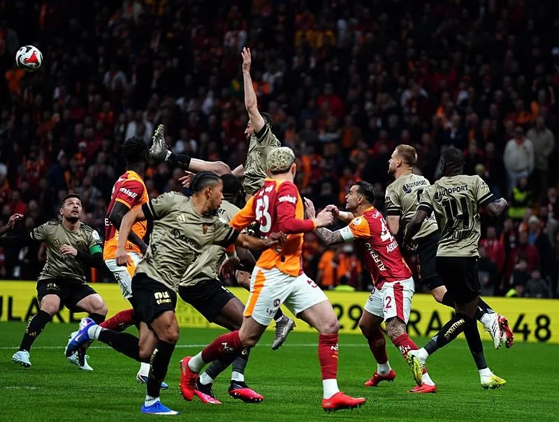 galatasarayda-okan-burukun-sane-ve-baris-alper-sikintisi-galatasarayda-kadro-sikintisi-2-yildiz-buruku-dusundu-1789715693847.jpeg Galatasaray'da kadro sıkıntısı! 2 yıldız Buruk'u düşündürüyor-6