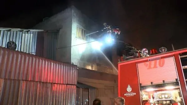 İstanbul'da banyo malzemesi üreten fabrikada yangın-2