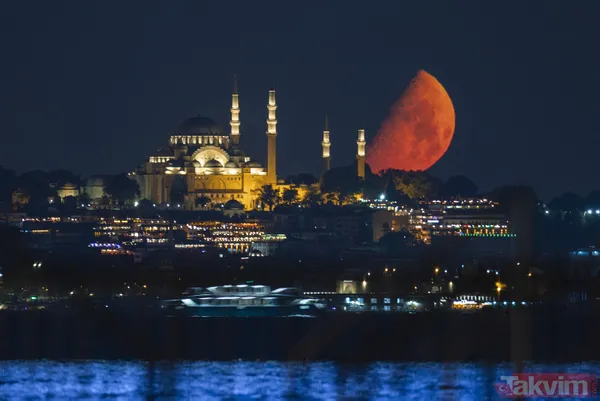 İstanbul'da kartpostallık görüntüler... Yarım ay büyüledi - 3