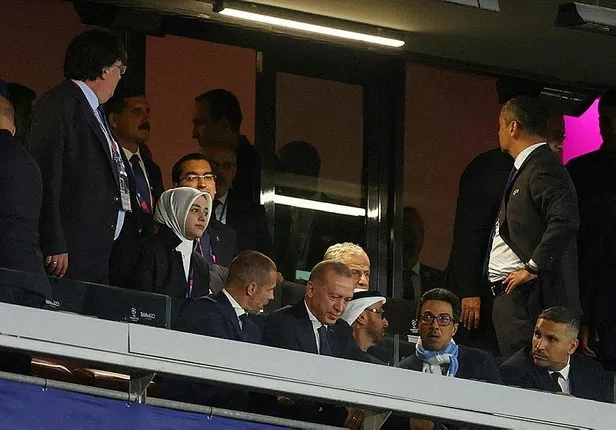 baskan-erdogan-sampiyonlar-ligi-finali-icin-ataturk-olimpiyat-stadyumunda-bir-yaninda-ceferin-diger-yaninda-al-1686424799710.jpeg Başkan Erdoğan Şampiyonlar Ligi finali için Atatürk Olimpiyat Stadyumu'nda: İstanbul'da liderler geçidi-6