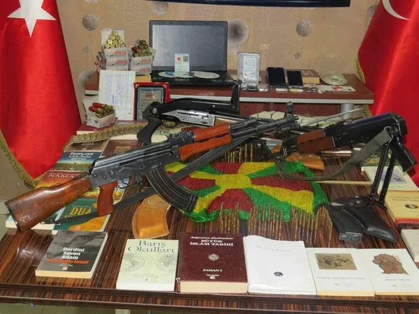 FETÖ’cü hainin evinden çıkanlar şok etti-5