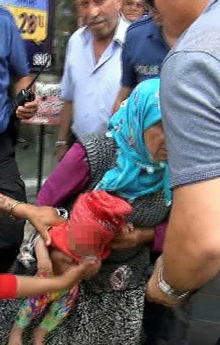 Antalya'da dilenciden kan donduran tehdit: Çocuğu yere çarparım