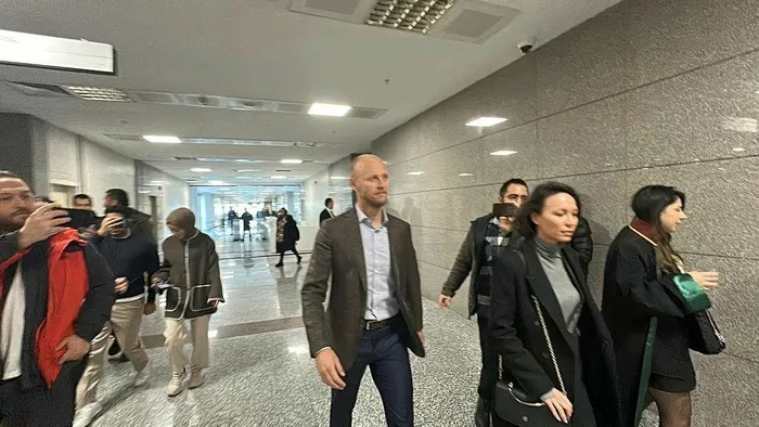turkiyenin-konustugu-dava-fon-vurgunuyla-futbolculari-dolandiran-secil-erzan-hakim-karsisina-cikti-1705048675783.jpeg Semih Kaya adliyeye geldi