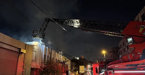 Ümraniye'de mobilya fabrikasında çıkan yangın söndürüldü!