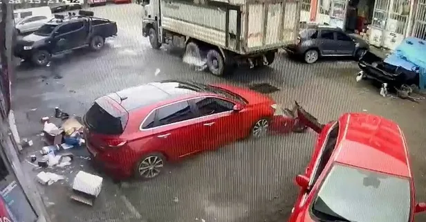 Rize'de korku dolu anlar! Kamyon lastiği bomba gibi patladı: 3 iş yeri hasar gördü