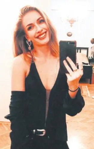 Yasemin Allen'dan ayna önü pozu! "Ayna ayna söyle bana var mı Yasemin'den güzeli dünyada?"