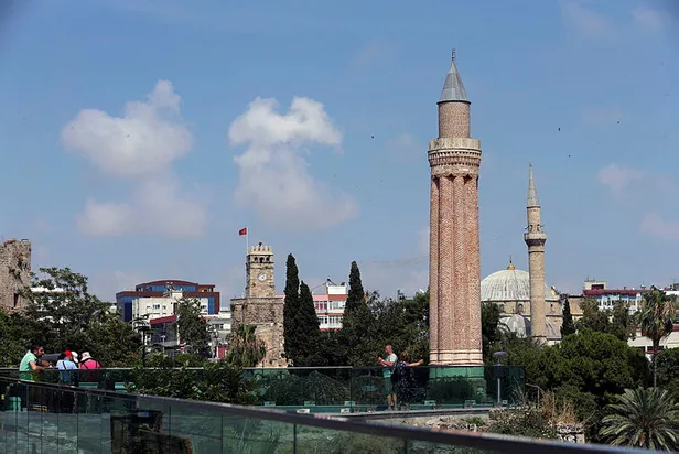 790-yillik-yivli-minaredeki-kazi-calismalarinda-40-mezar-bulundu-1589892382018.jpg