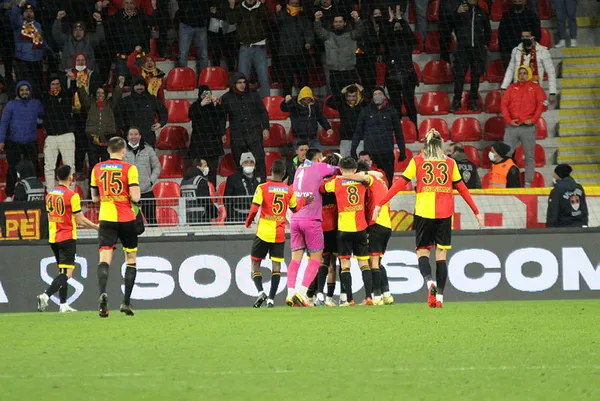goztepe-sivassporu-devirdi-galibiyet-serisini-3-maca-cikardi-goztepe-2-1-sivasspor-mac-sonucu-1642661629028.jpg Göztepe Sivasspor'u devirdi! Galibiyet serisini 3 maça çıkardı | Göztepe 2 - 1 Sivasspor maç sonucu-3