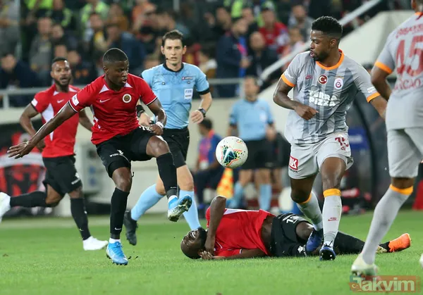 Galatasaray taraftarından Fatih Terim'e büyük tepki: Sorun Levent hocada değilmiş - 33