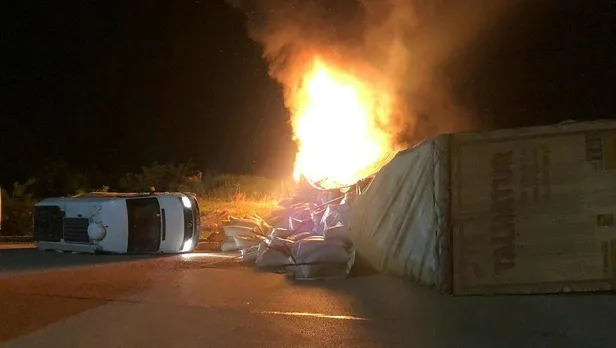 tokatta-feci-kaza-4-araci-bicen-tir-alev-aldi-1651272998956.jpeg Tokatta feci kaza! 4 aracı biçen TIR alev aldı-2