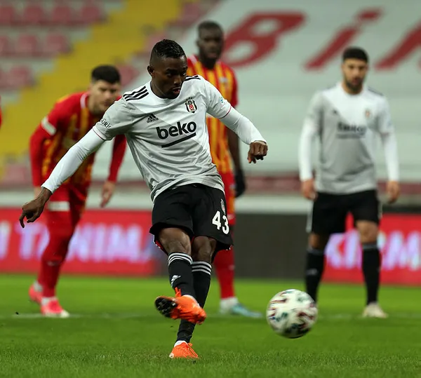 galatasaray-besiktas-derbisi-oncesi-buyuk-sok-nkoudou-mac-kadrosuna-alinmadi-1620402754397.jpg Galatasaray - Beşiktaş derbisi öncesi büyük şok: N'Koudou maç kadrosuna alınmadı-5