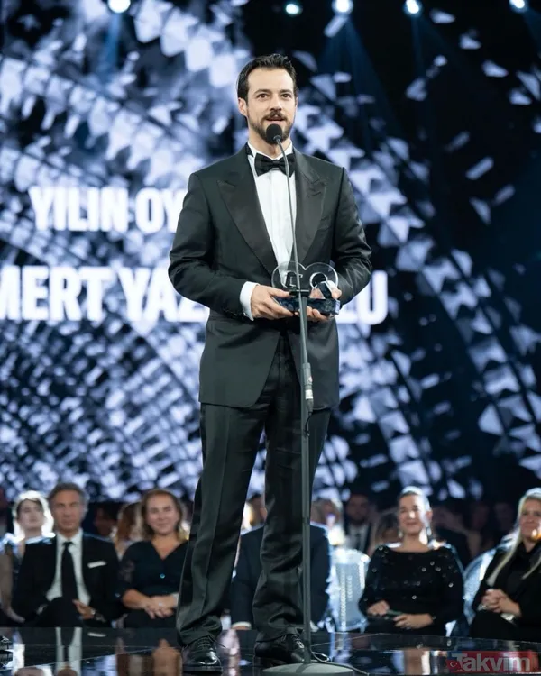 GQ Men of the Year 2025 gecesinde yıldız yağmuru! Ünlüler ödülleriyle sahnede parladı - 17