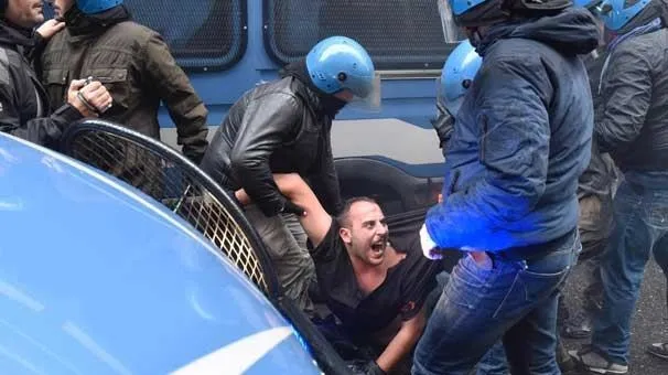 İtalya'da polis eylemcilere acımadı!-4