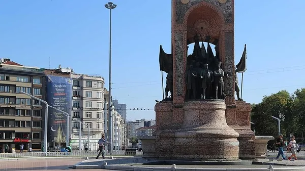 taksim-meydanindaki-cumhuriyet-anitinin-kaidesi-145-milyon-yasinda-fosiller-gorunur-konumda-1615787892226.jpg Taksim Meydanı'ndaki Cumhuriyet Anıtı'nın kaidesi 145 milyon yaşında! Fosiller görünür konumda-5