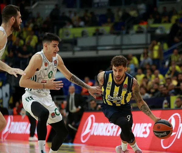 fenerbahceden-panathinaikosa-farkli-tarife-fenerbahce-107-77-panathinaikos-mac-sonucu-1668802327333.jpeg