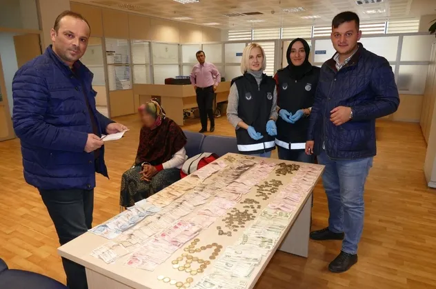 Trabzon'da dilencinin üzerinden çıkan para şoke etti!