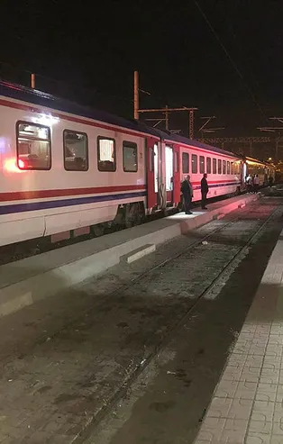 Doğu Ekspresi'nin vagonu raydan çıktı! Ankara-Kayseri demir yolu ulaşıma kapandı