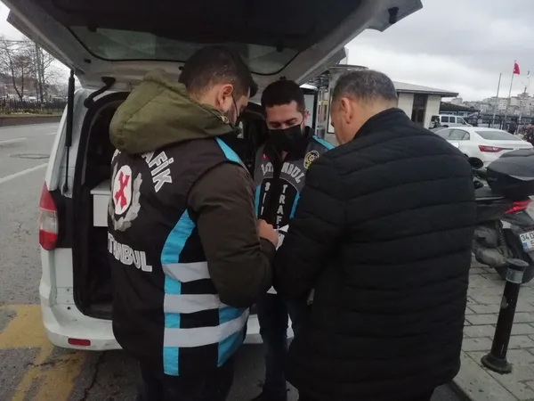 emniyet-kemerini-takmayan-taksici-sucu-uretici-firmaya-atti-fabrikaya-soyleyin-bagirsaklarimiz-disari-cikiyor-1638970023609.jpg Emniyet kemerini takmayan taksici, suçu üretici firmaya attı: Fabrikaya söyleyin, bağırsaklarımız dışarı çıkıyor-3