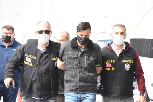 irakli-sally-ali-challab-al-abboodu-oldurdugu-iddiasiyla-tutuklanan-amjed-mohsin-mohammed-etleri-parcalamak-icin-balta-aldim-1632741580500.jpg Iraklı Sally Ali Challab Al-Abbood’u öldürdüğü iddiasıyla tutuklanan Amjed Mohsin Mohammed: Etleri parçalamak için balta aldım-11