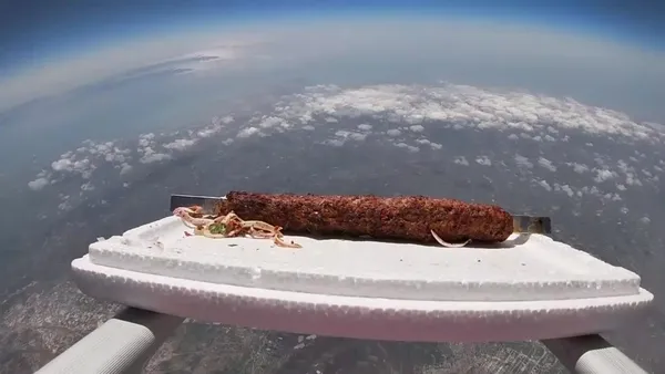 stratosfere-boru-kebabi-yolladilar-acili-sevmiyorlarmis-1649752103809.jpg Stratosfere boru kebabı yolladılar: Acılı sevmiyorlarmış-2