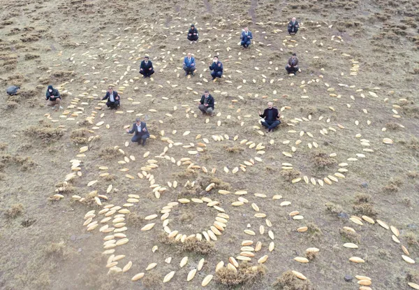 erzurum-esnafi-2020de-yasanan-felaketlerin-2021de-yasanmamasi-icin-dogaya-2001-ekmek-birakti-1605168115569.jpg Erzurum esnafı, 2020'de yaşanan felaketlerin 2021'de yaşanmaması için doğaya 2001 ekmek bıraktı-6