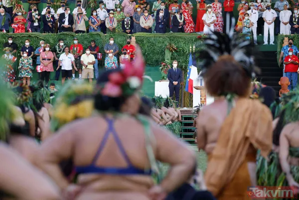 Fransa Cumhurbaşkanı Emmanuel Macron'un Fransız Polinezyası'nda ilginç anları! Boynuna çiçekleri doladılar - 24