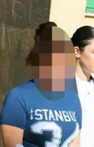 Girne'de genç kız tanımadığı bir kadını bıçakladı