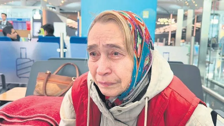 Terminal filmi gerçek oldu! Rusya giriş izni vermedi: 70 yaşındaki kadın havalimanında mahsur kaldı-1