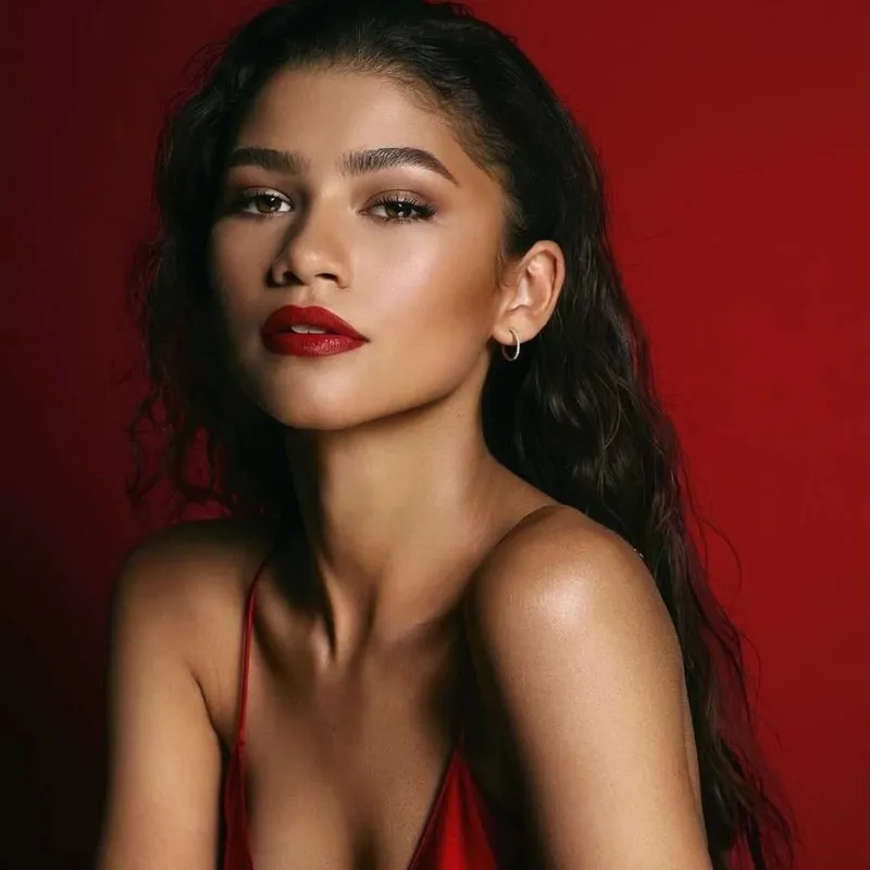 kirmizi-ruj-teorisi-nedir-meger-viral-olmasinin-nedeni-1745072372033.jpeg (Pinterest)