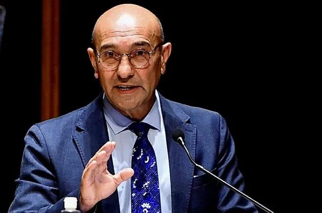 İzmir Büyükşehir Belediyesi'nin tüm mal varlıklarını satışa çıkaran CHP'li Tunç Soyer gözünü depremzedelerin konutlarına dikti!
