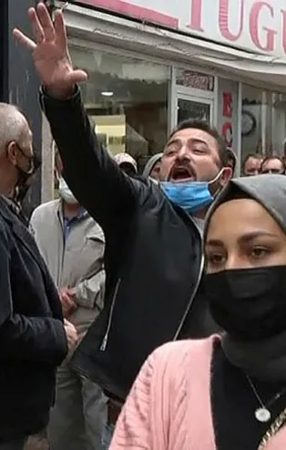 Sivas’ta Gelecek Partililer Ahmet Davutoğlu’nu eleştiren vatandaşa saldırdı