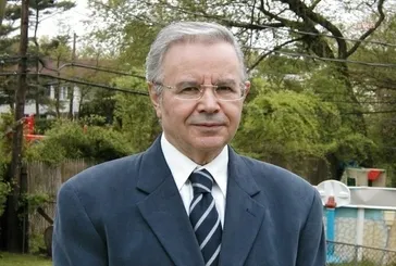 Tevfik Yener’e veda: Neşe Karaböcek gözyaşlarını tutamadı
