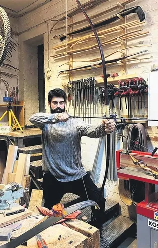 Burak Özçivit ve Fahriye Evcen'den Almanya'da birbirinden özel pozlar...