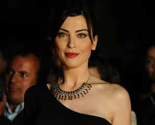 Eşkıya Dünyaya Hükümdar Olmazın Cananı Arzu Yanardağın kızını görenler hayran kalıyor