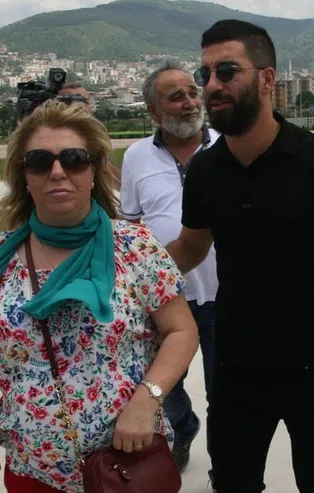 Son dakika: Arda Turan'a hapis şoku! Annesi kaçak yapıdan 5 yıl hapisle yargılanacak