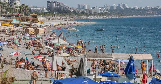 Antalya’da ekim ayında ağustos manzarası! Sıcaklık 30 derece Konyaaltı sahili doldu