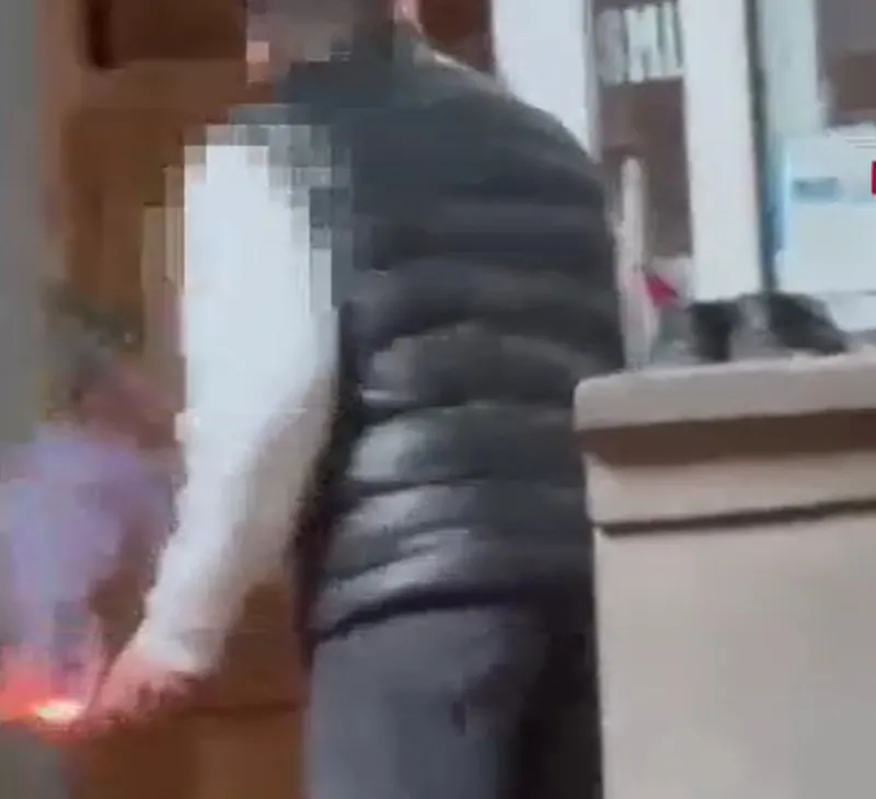 kayseride-camiye-torpil-atan-cocuk-yakalandi-1771496016568.jpeg Kayseri'de camiye torpil atan çocuk yakalandı-2